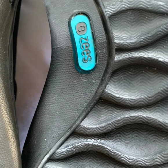 Bzees Niche Slip On Washable
Womens Slip Ons Black Mesh Fabric Size 6 - Picture 8 of 9